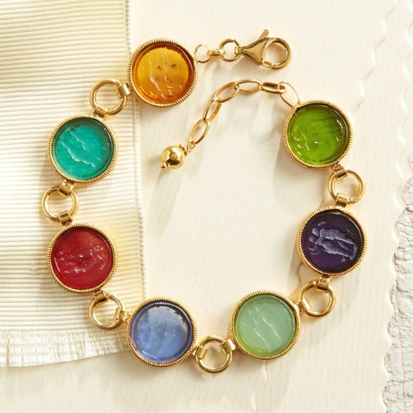 Jewelry - Italian Intaglio Glass Bracelet